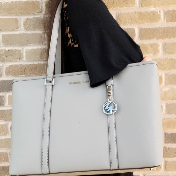 Gaby’sBags👜💕- NWT Michael Kors Large Tote - Picture 4 of 8